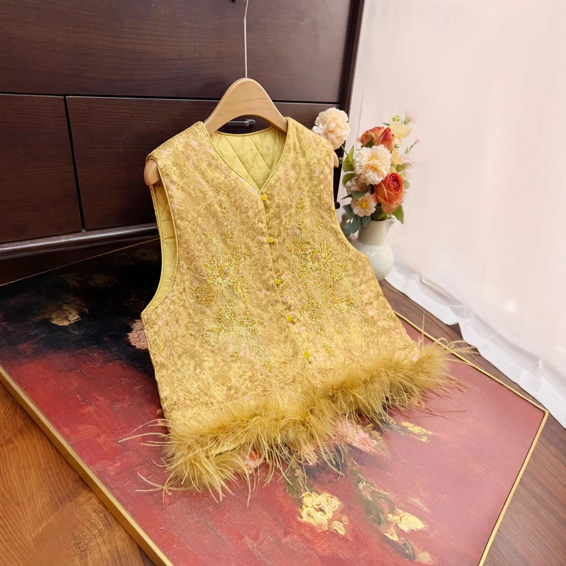 新中式加棉鸵鸟毛可拆卸钉珠亮片马甲2025冬季新款圆领坎肩马夹女,女装/女士精品,马夹,淘宝优惠券,粉丝福利购,淘宝优惠卷