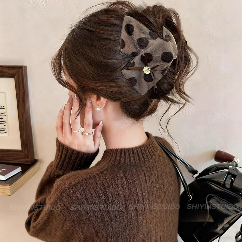 浪漫奶咖三角毛绒抓夹女秋冬2025新款波点鲨鱼夹盘发夹发卡发饰品,饰品/流行首饰/时尚饰品新,发饰,淘宝优惠券,粉丝福利购,淘宝优惠卷