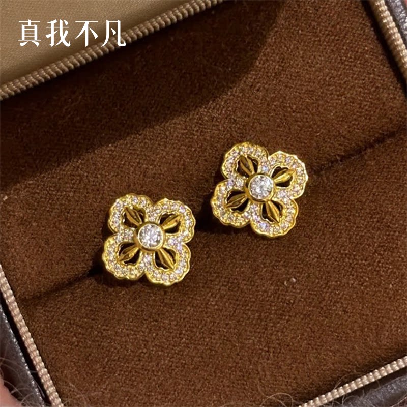 真我不凡S925银四叶草耳钉图片