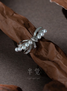 半觉知性优雅满钻蝴蝶结特选正圆极光炫彩珍珠彰显段位S925银排戒