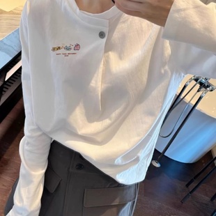 2025早秋季新款设计感纽扣白色长袖T恤女印花正肩纯棉打底衫上衣