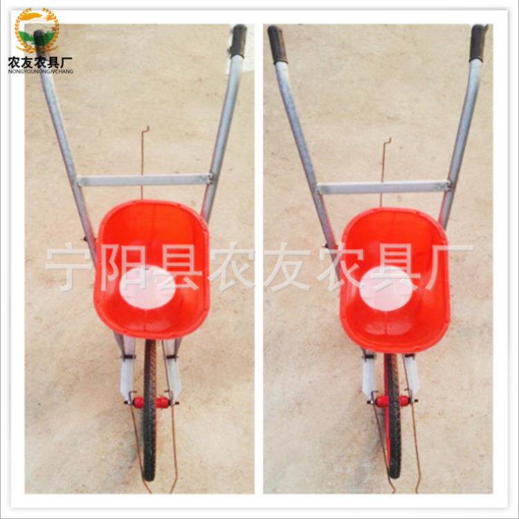 人力小推车撒化肥快递发货撒播机撒化肥车撒肥机手推撒肥料机