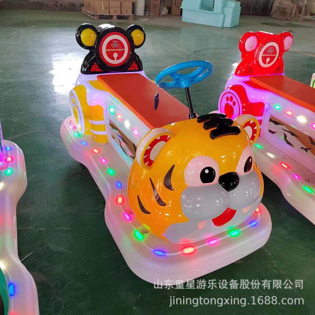 碰碰车新款发光游乐车广场碰碰车双人亲子儿童电动玩具摆摊车
