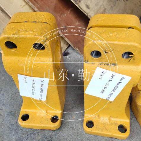 推土机配件各种型号齐全D70LE-8托轮支架141-30-35181