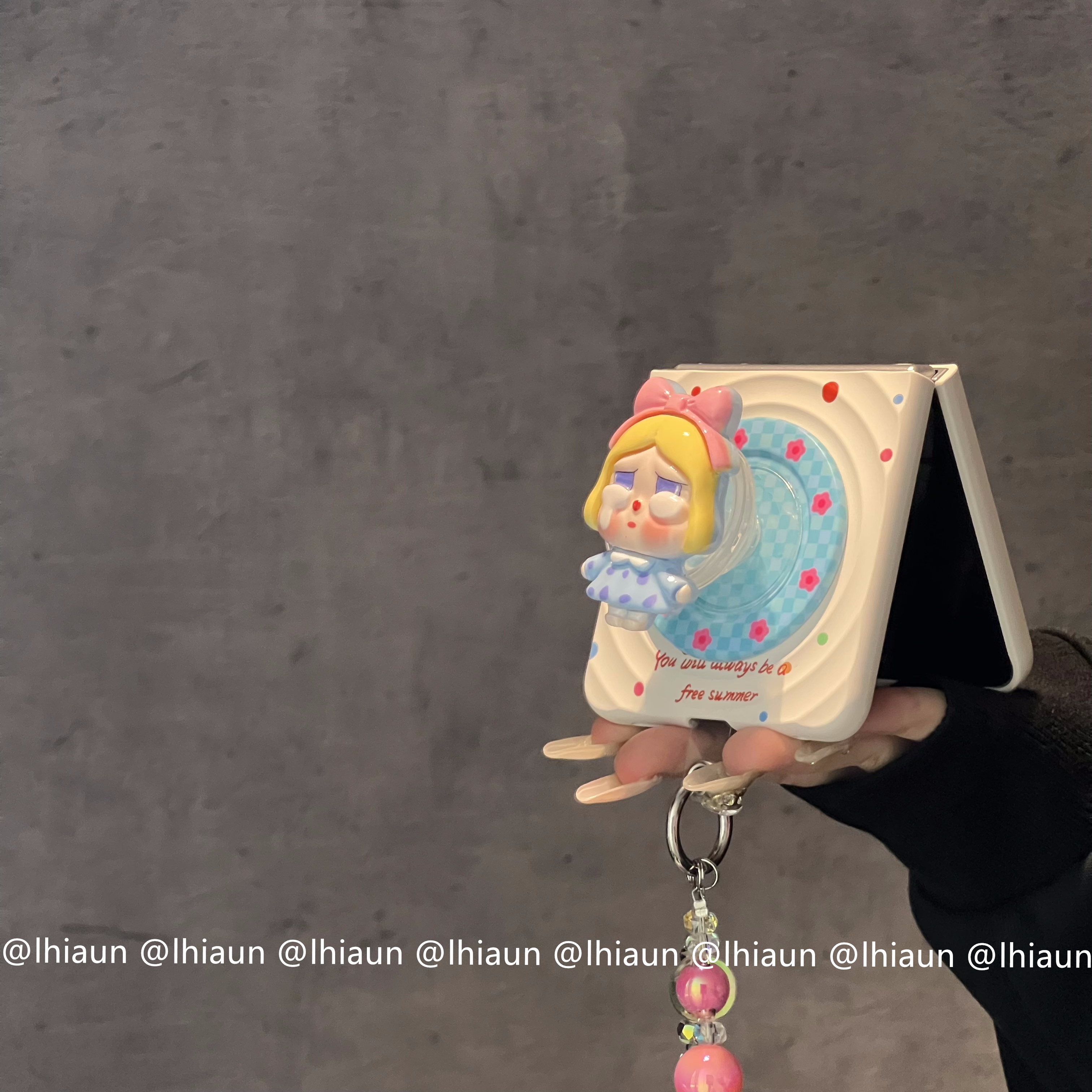 秋冬新款磁吸哭娃折叠屏手机壳