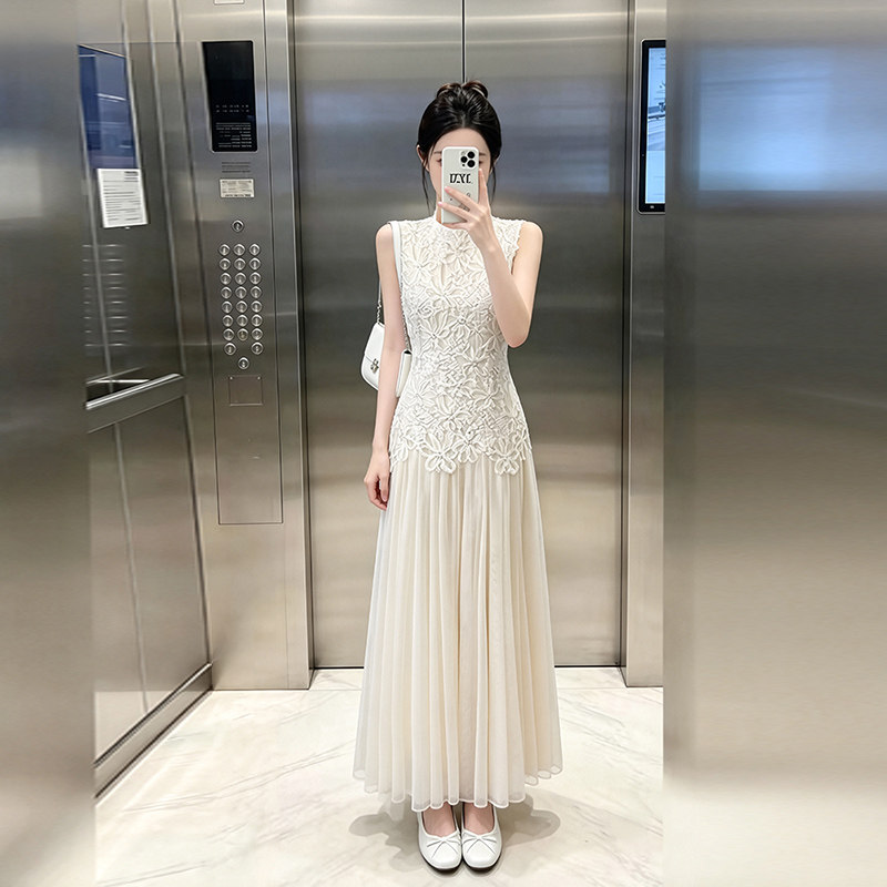 白色无袖连衣裙子女2026夏季新款法式气质收腰高级感收腰显瘦长裙