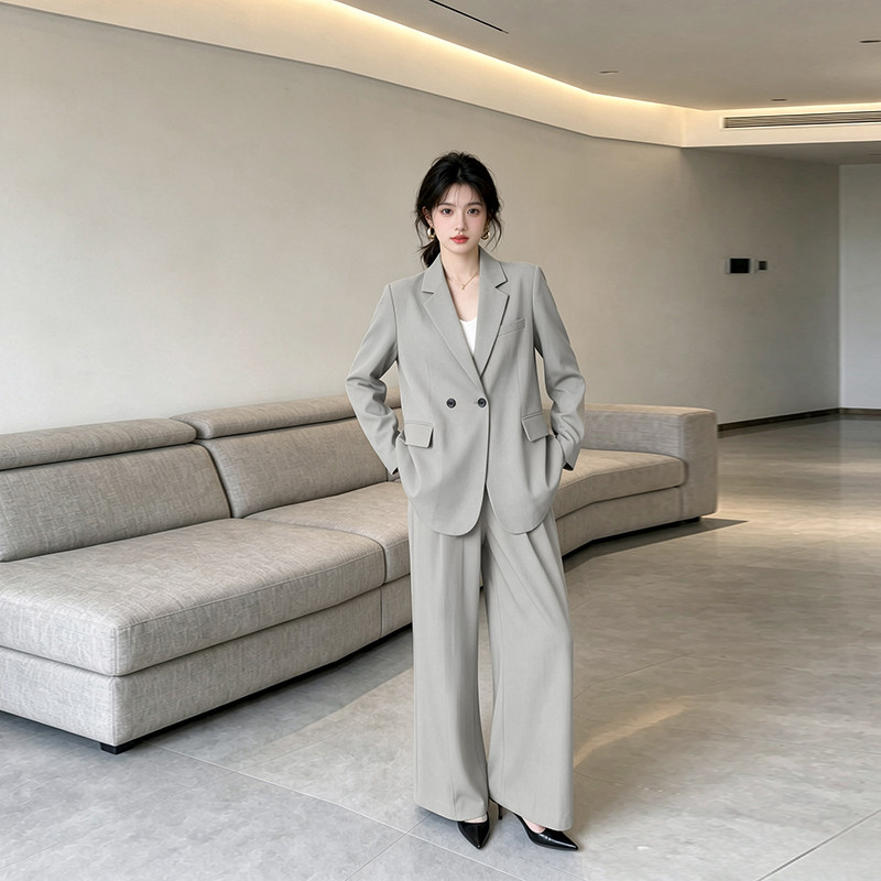 灰色西装外套女早春秋季2026新款小个子高级感两件套休闲西服套装