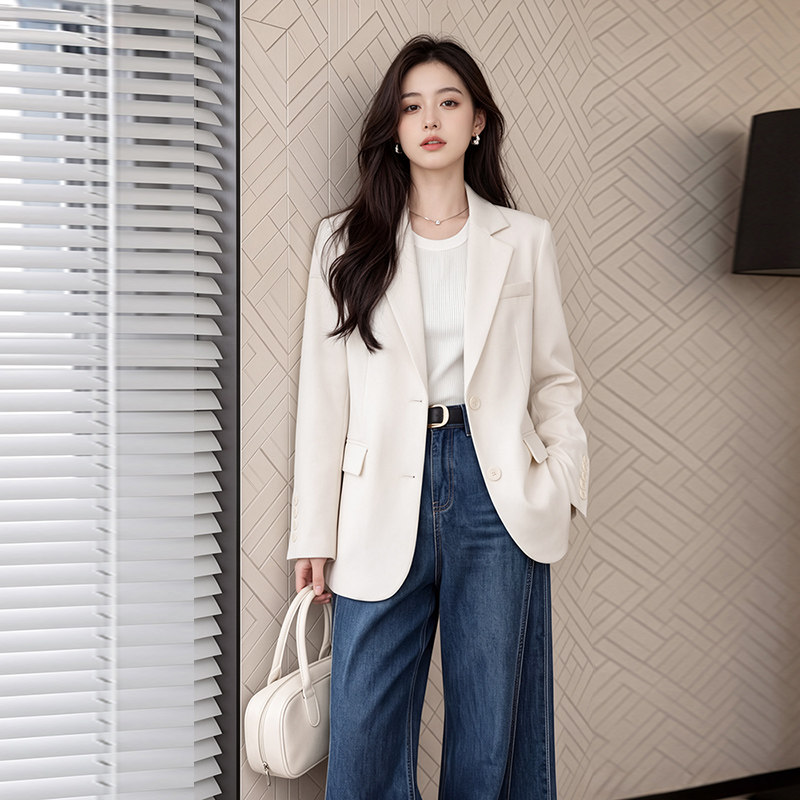 白色小西装外套女2026新款早春秋季小个子高级感休闲短款正肩西服