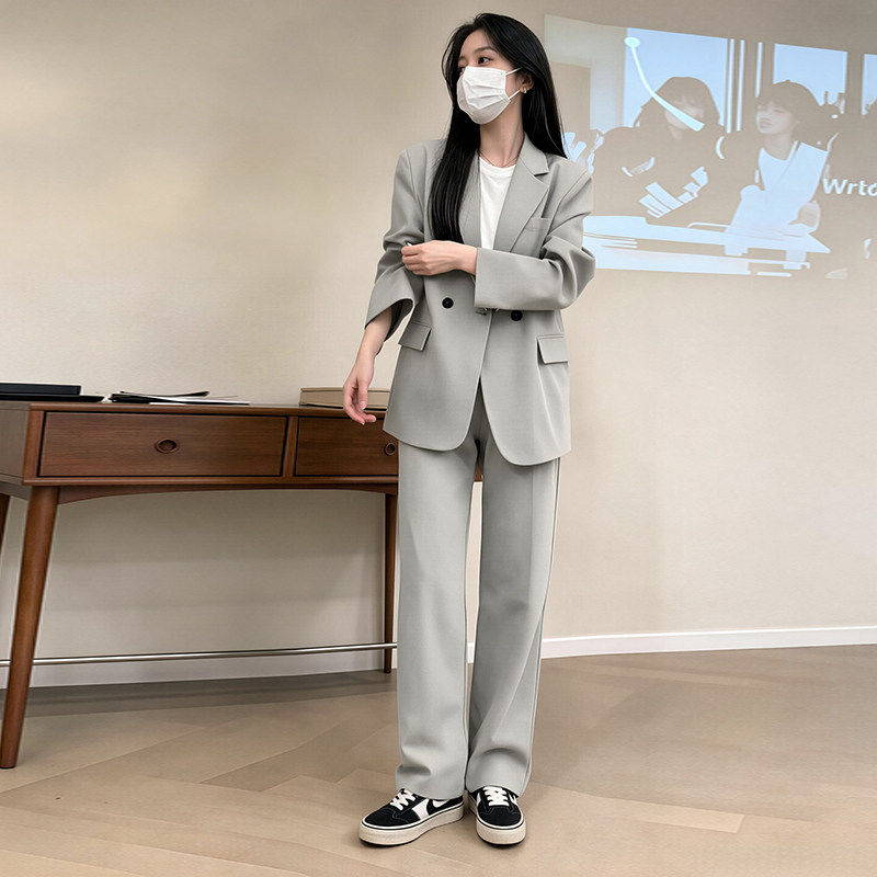 灰色西装外套女早春秋季2026新款两件套高级感小个子休闲西服套装