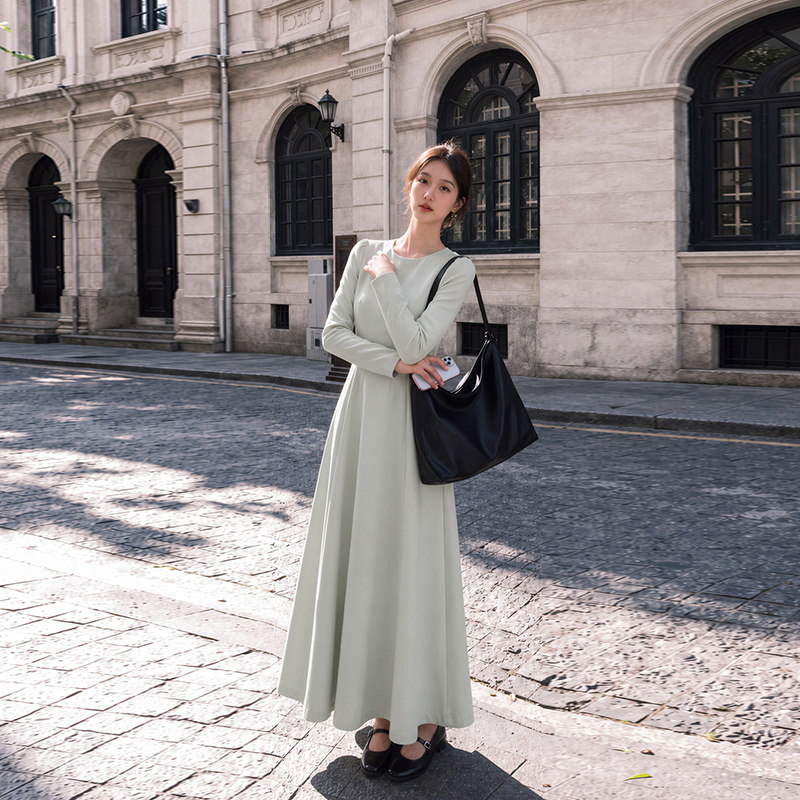 绿色长袖连衣裙子女春秋2026新款法式订婚礼服敬酒服收腰显瘦长裙