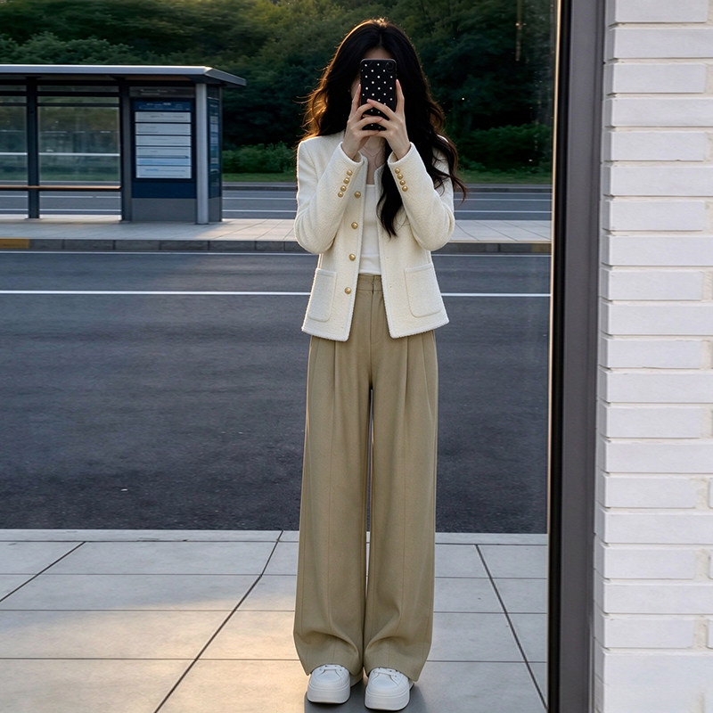 白色小香风羽绒外套女秋冬套装小个子高级感加厚精致羊毛短款上衣
