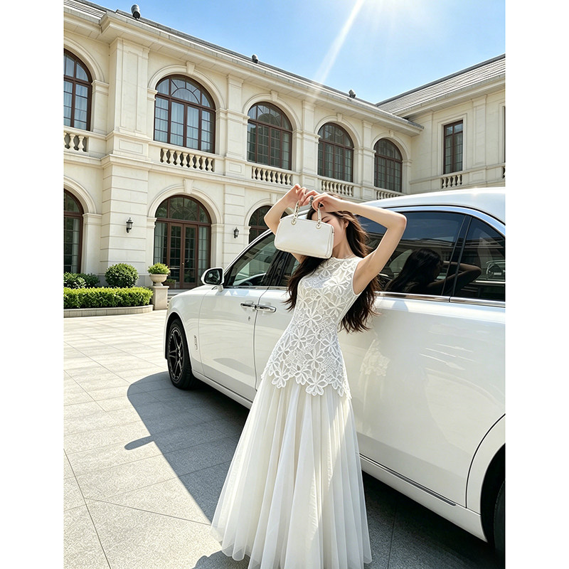 白色无袖背心连衣裙子女2026夏季新款气质法式高级感收腰显瘦长裙