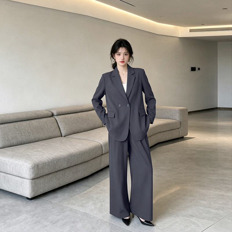 深灰色小西装外套女2026新款早春秋高级感休闲设计感小众西服套装