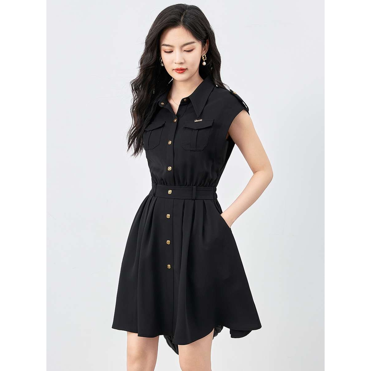 2419207-时髦小众纯色休闲连衣裙简约翻领工装显瘦小黑裙女
