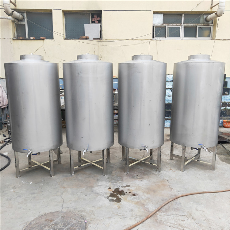 加工1吨3吨酒罐304酒容器装酒白钢设备 不锈钢立式发酵储存罐直销