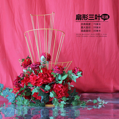 2019年新款婚庆道具创意铁艺扇形三叶花器路引婚庆橱窗阳台挂件