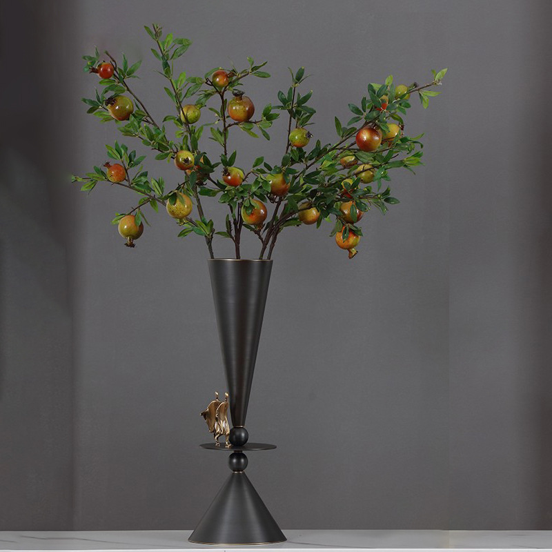 新中式雕塑金属铜人黑色禅意花器样板房客厅玄关电视柜大气插花瓶