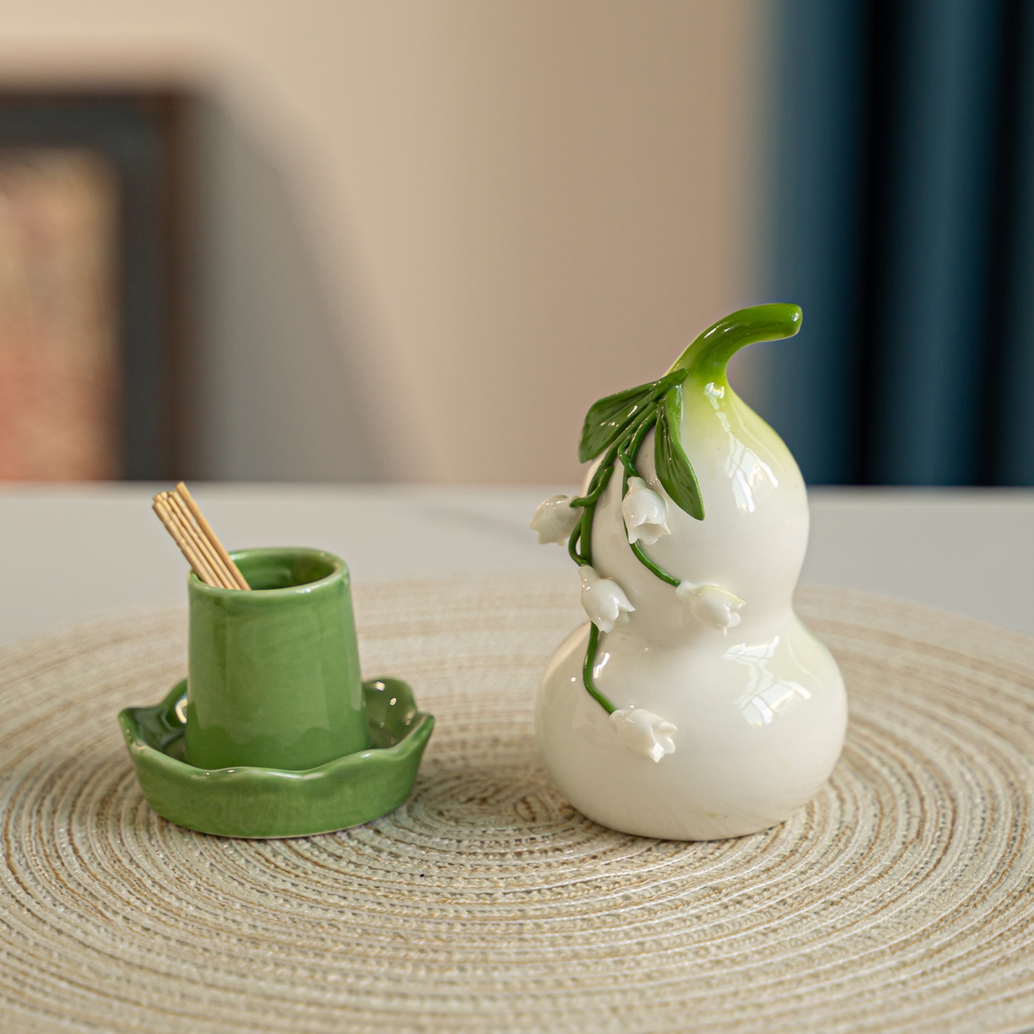 陶瓷铃兰花牙签筒创意摆件