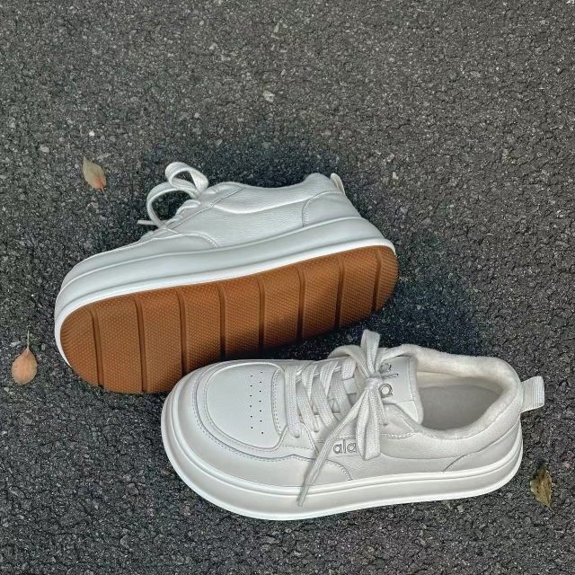 艾模儿女鞋2025秋冬新款女鞋厚底小白鞋女厚底增高加绒运动休闲鞋