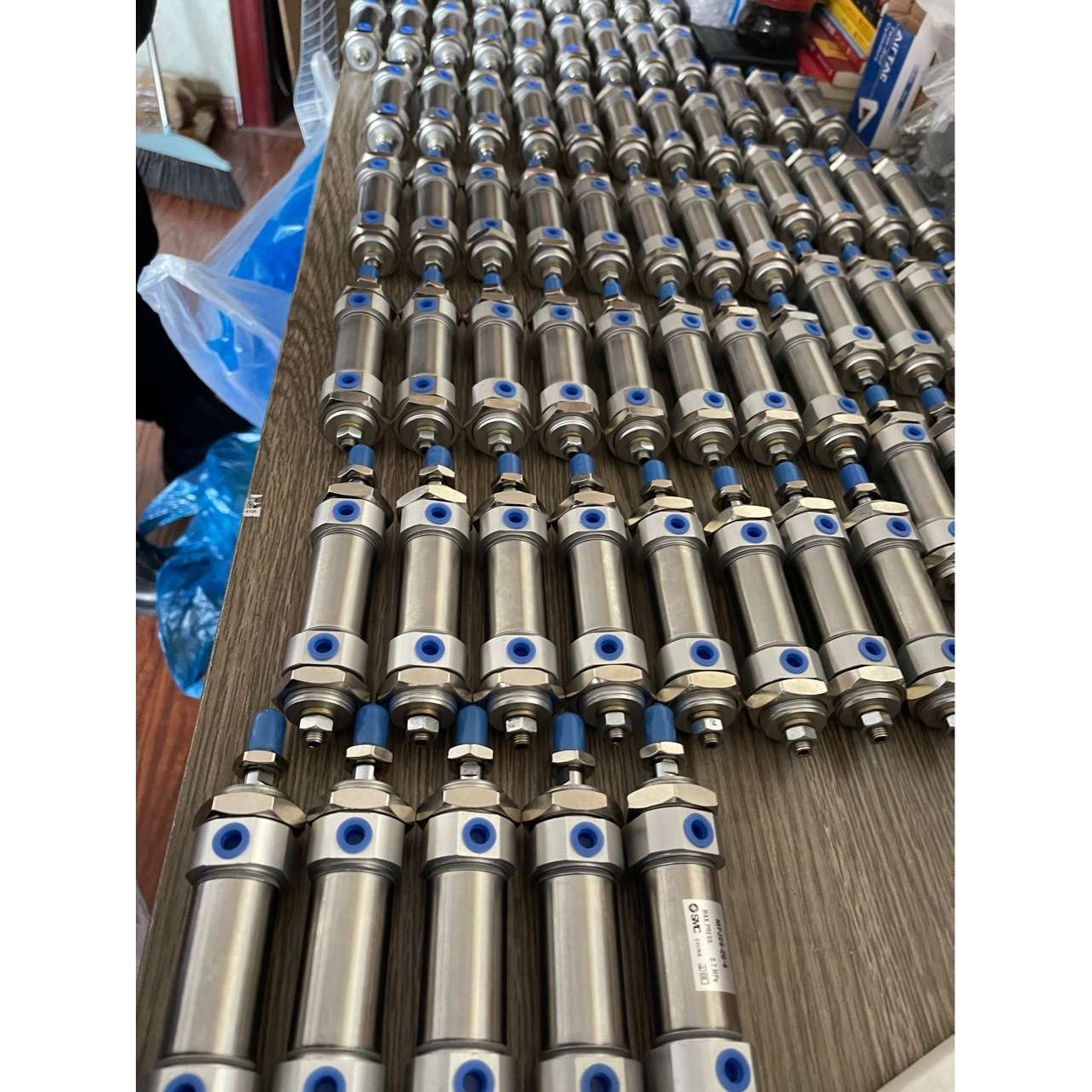 亚德客型MF/MFD25X20-4 非标双出气缸MFJ25X20-4-XT070B 现货供应