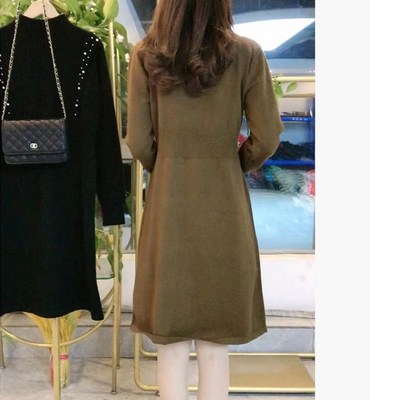 配大衣的毛衣裙女秋冬2024新款洋气半高领加厚内搭打底针织连衣裙