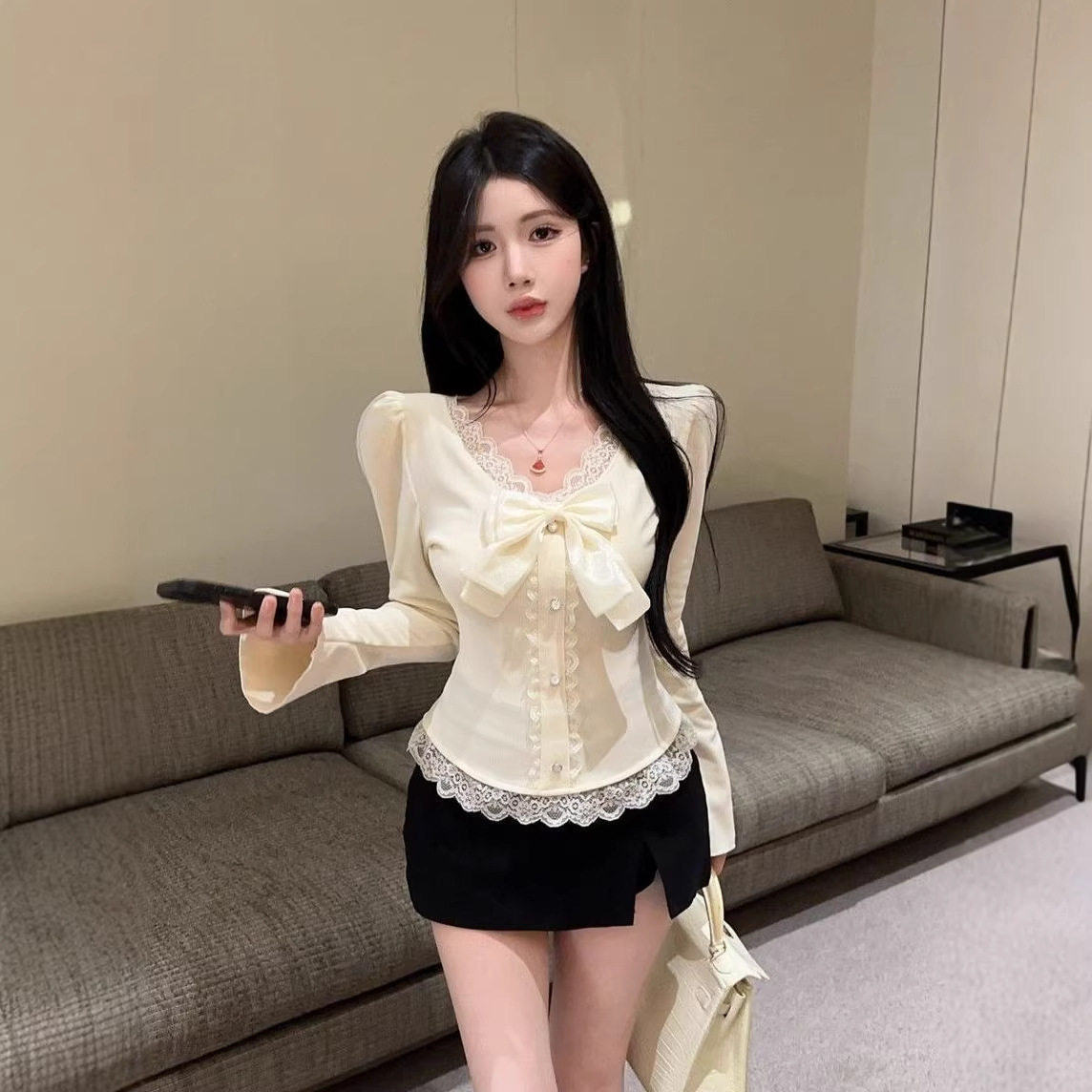 德绒V领蕾丝蝴蝶结长袖女T恤
