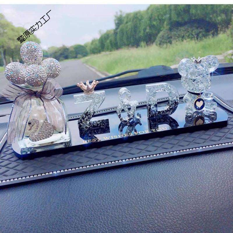 卡通卡通定z姓名字母汽车内载创意网红女中控台仪表盘摆件装饰品