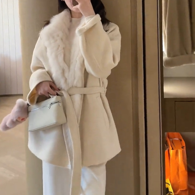 收腰保暖加厚杏色短款外套小个子