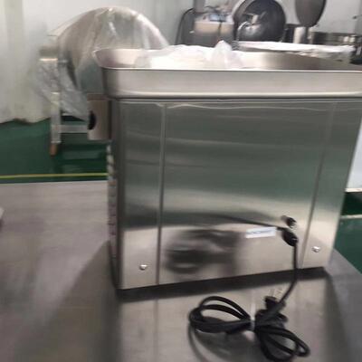 州AVK供应台式绞肉机绞碎机通过片切割刀的方苏式碎肉汁肉鲜美