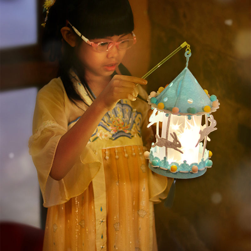2023新款中秋儿童手提玉兔子灯笼diy手工制作材料包旋转玉兔花灯