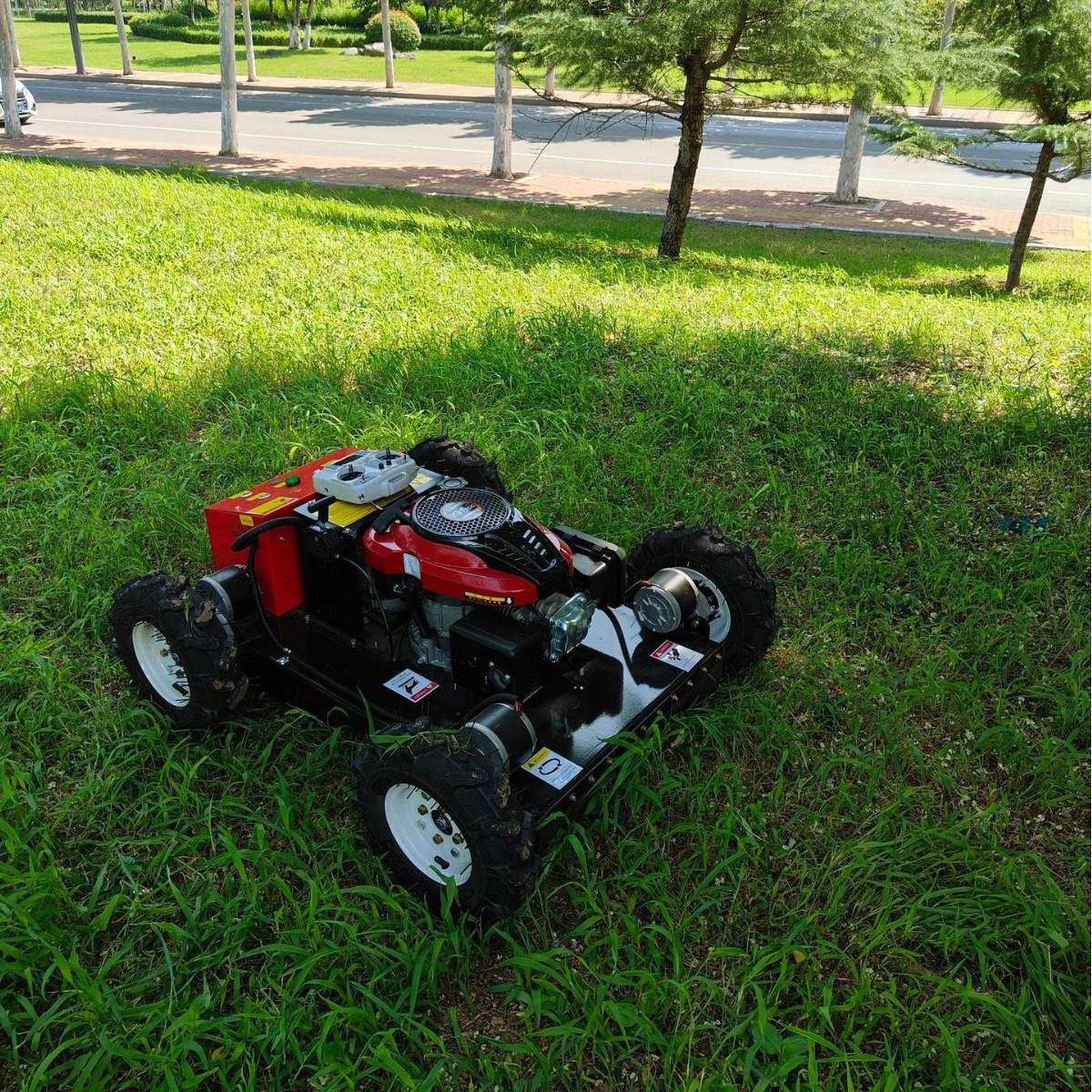 现货四驱轮式割草机加宽轮胎四冲程智能遥控割草机山东发货