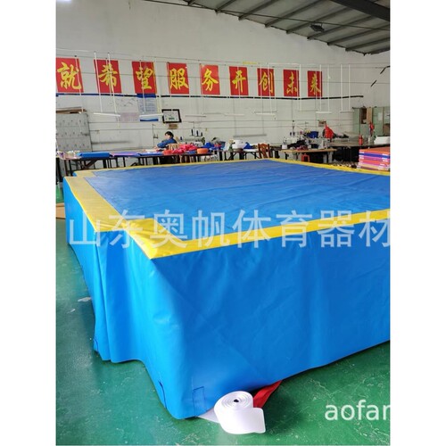 工厂热销背越式跳高垫学校专用加厚撑杆跳高防水雨罩加厚pvc雨罩
