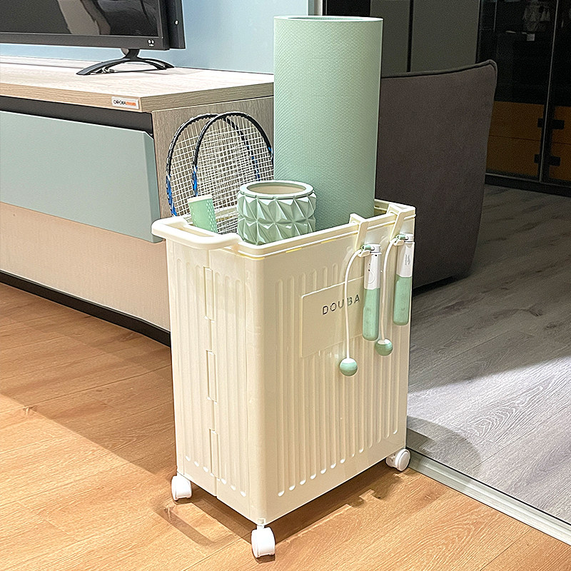 瑜珈垫收纳筐健身运动器材收纳层架羽毛球拍置物架家用夹缝可折叠