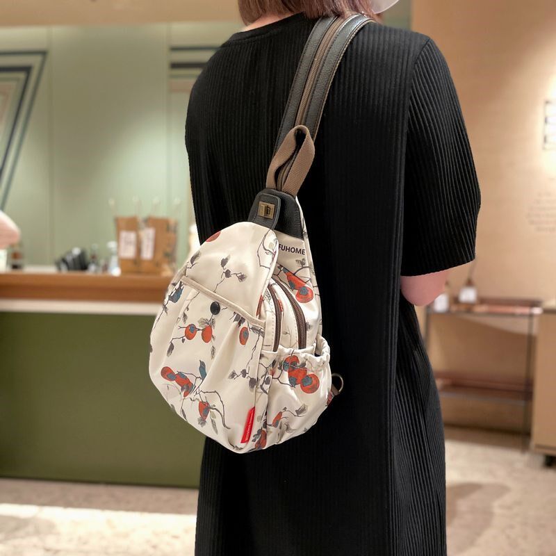 轻便旅游小双肩包女2025新款超火时尚三用女士斜挎包休闲背包胸包