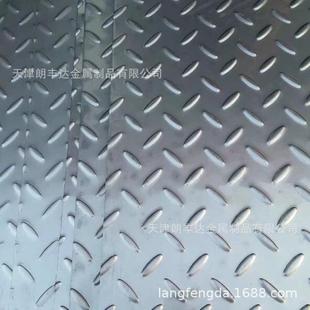 Q025B楼梯m高锌层镀锌花纹钢板 扁豆3型菱形压花钢板2.5 125m