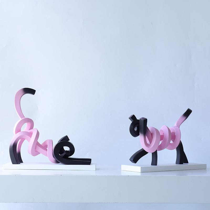 现代伸展猫儿童房扭曲线条猫咪趣味样板间售楼处卧室米黑动物摆件