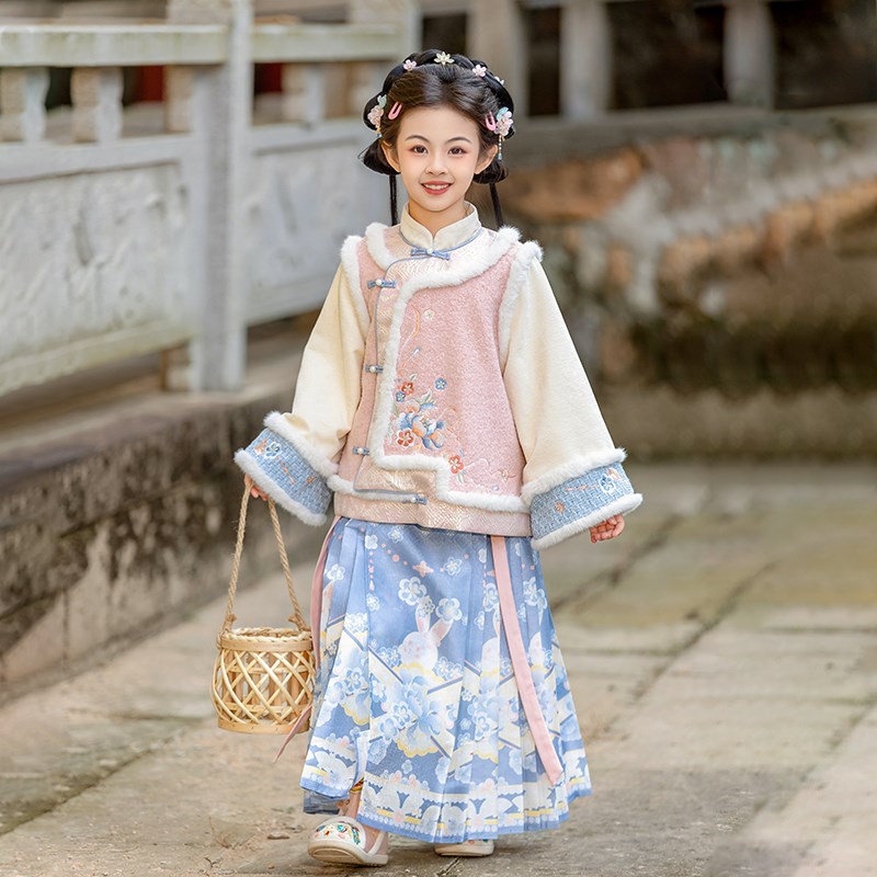 汉服女童冬季2024新款儿童高端C仙气拜年服套装女孩国风古装过年
