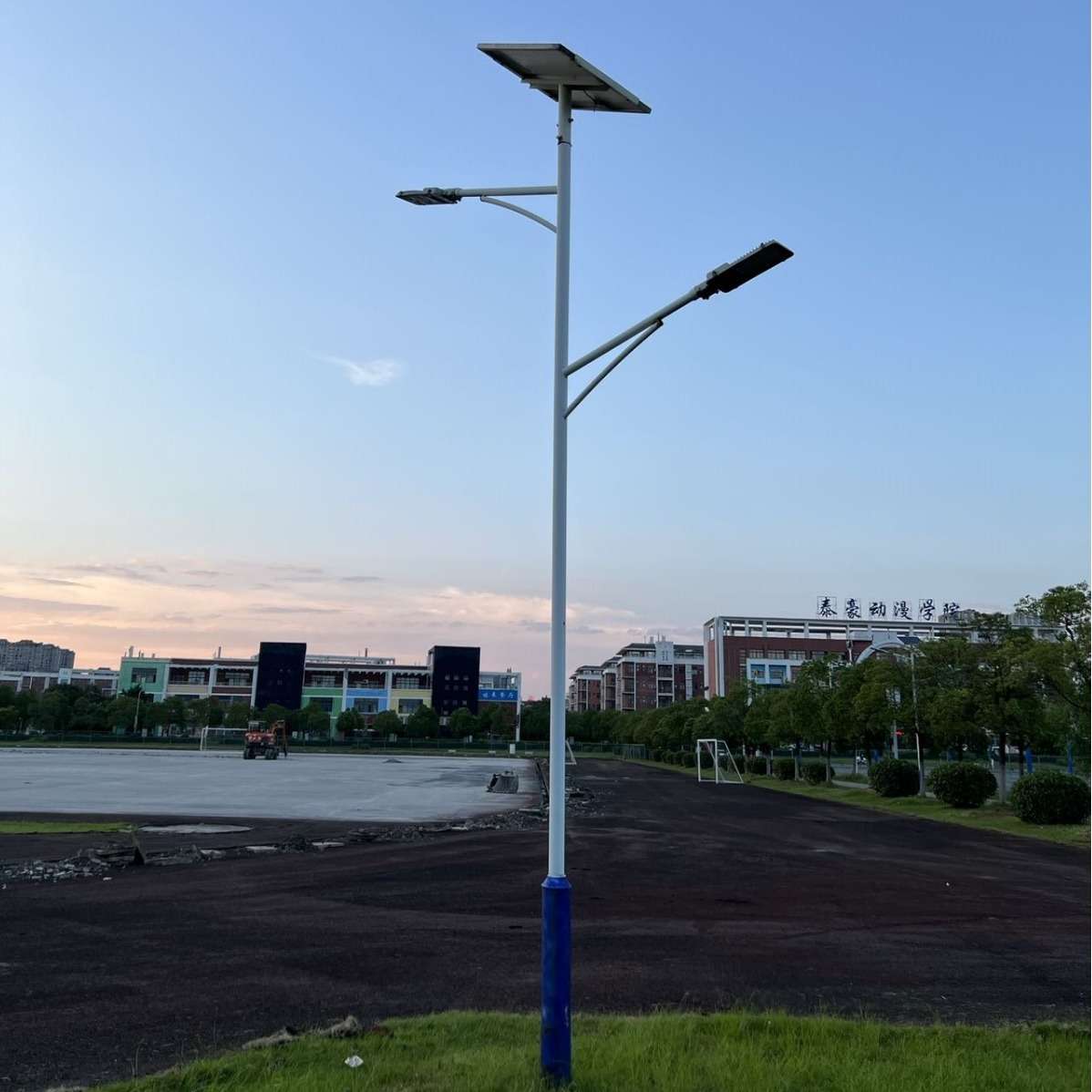 8米双臂高低臂单臂新农村6米7米一体化太阳能路灯道路LED照明灯杆