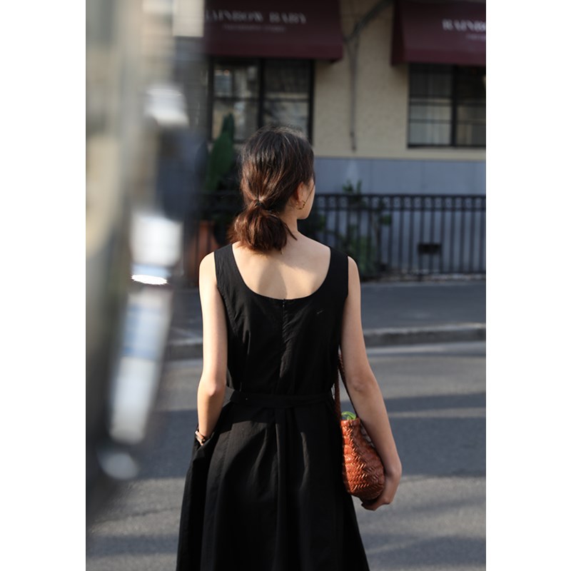 无拘2023年夏设计感气质女裙白色长裙宽松裙子无袖褶皱背心连衣裙