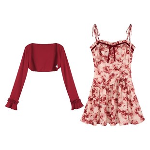 方领碎花吊带连衣裙女早春装温柔风甜美初恋法式红色度假雪纺裙子