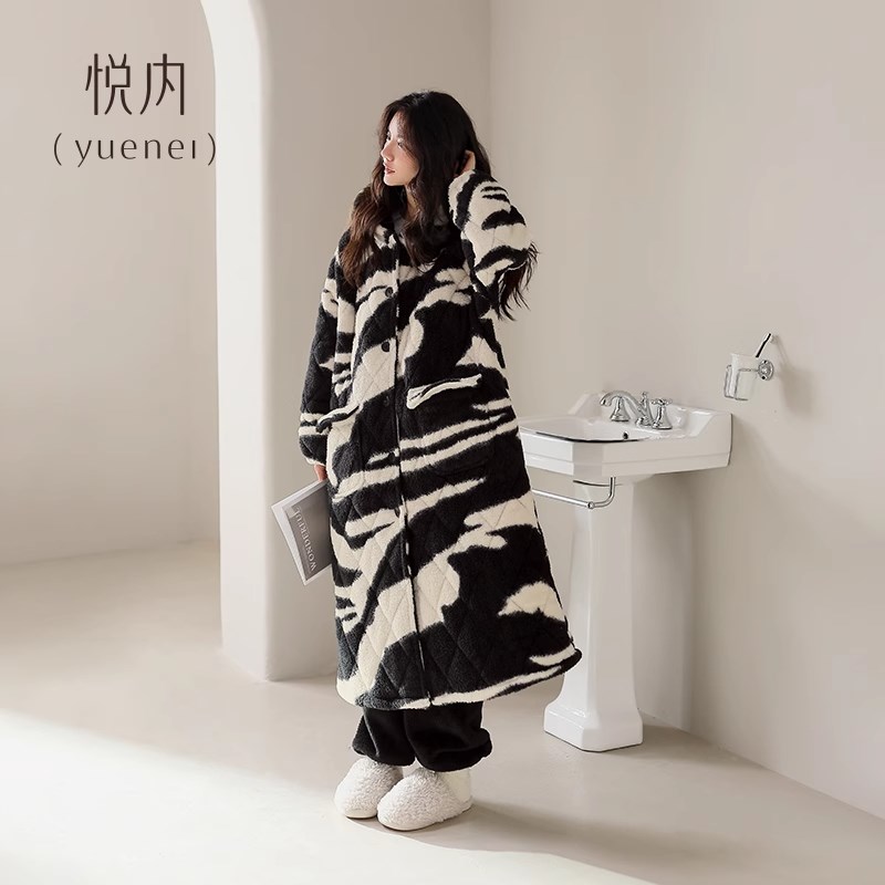 悦内睡袍女睡衣秋冬款冬季冬天珊瑚绒三层夹棉加绒加厚长款可外穿