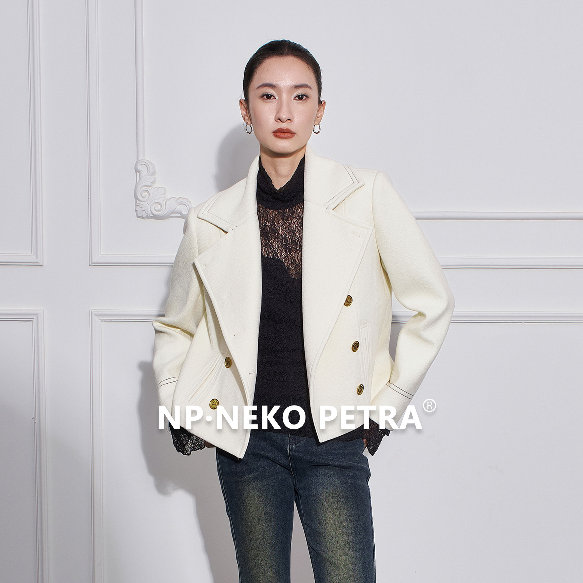 Neko Petra时尚大翻领米白色毛呢大衣女冬短款小个子软糯羊毛外套