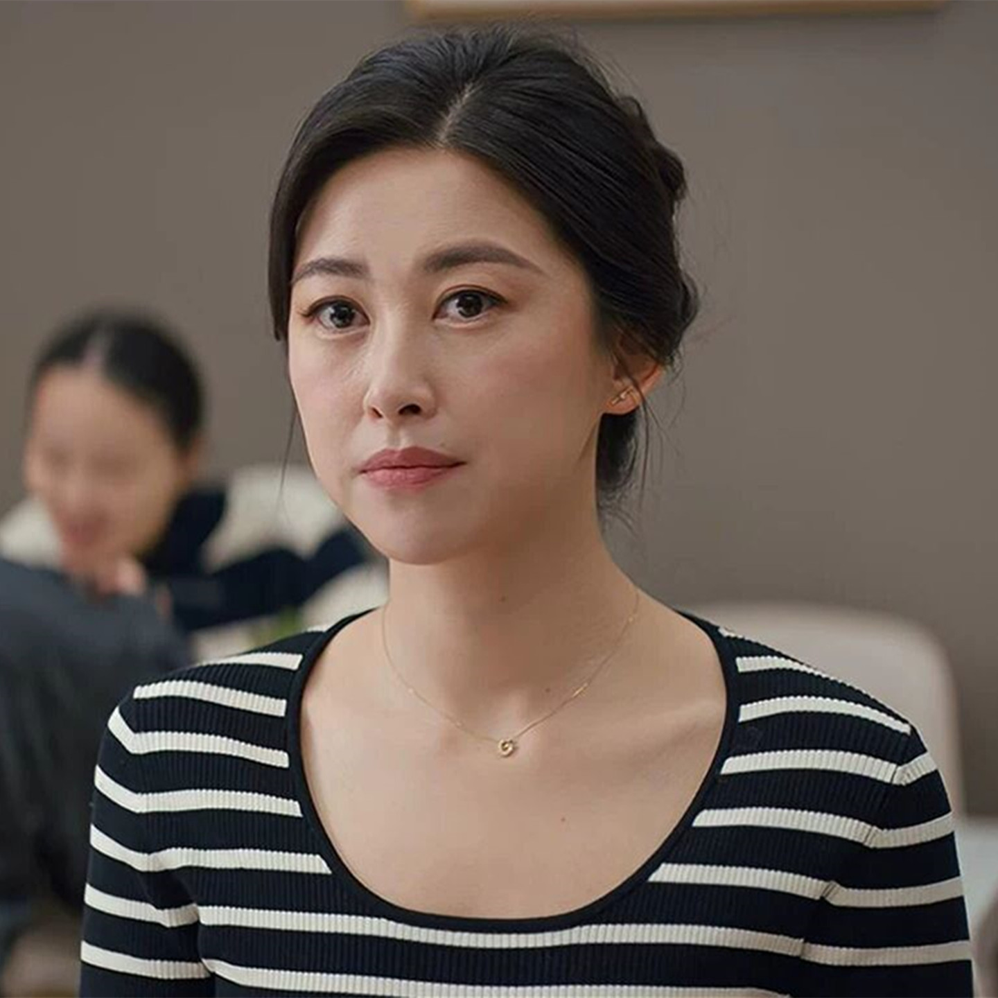 朱珠同款黑白条纹圆领套头针织衫