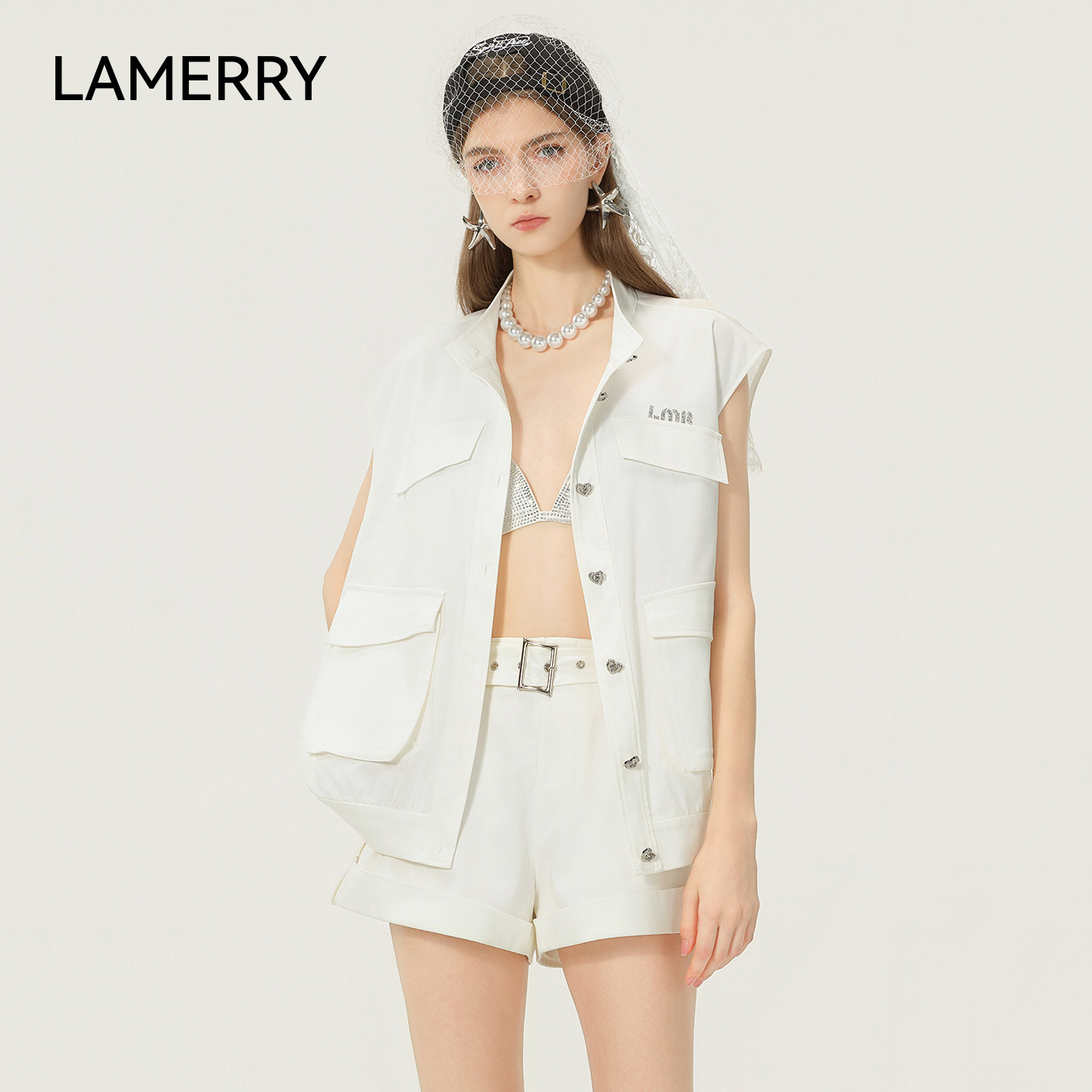 LAMERRY/朗美睿26夏白色工装马夹女立领心形钻扣字母小众设计酷飒