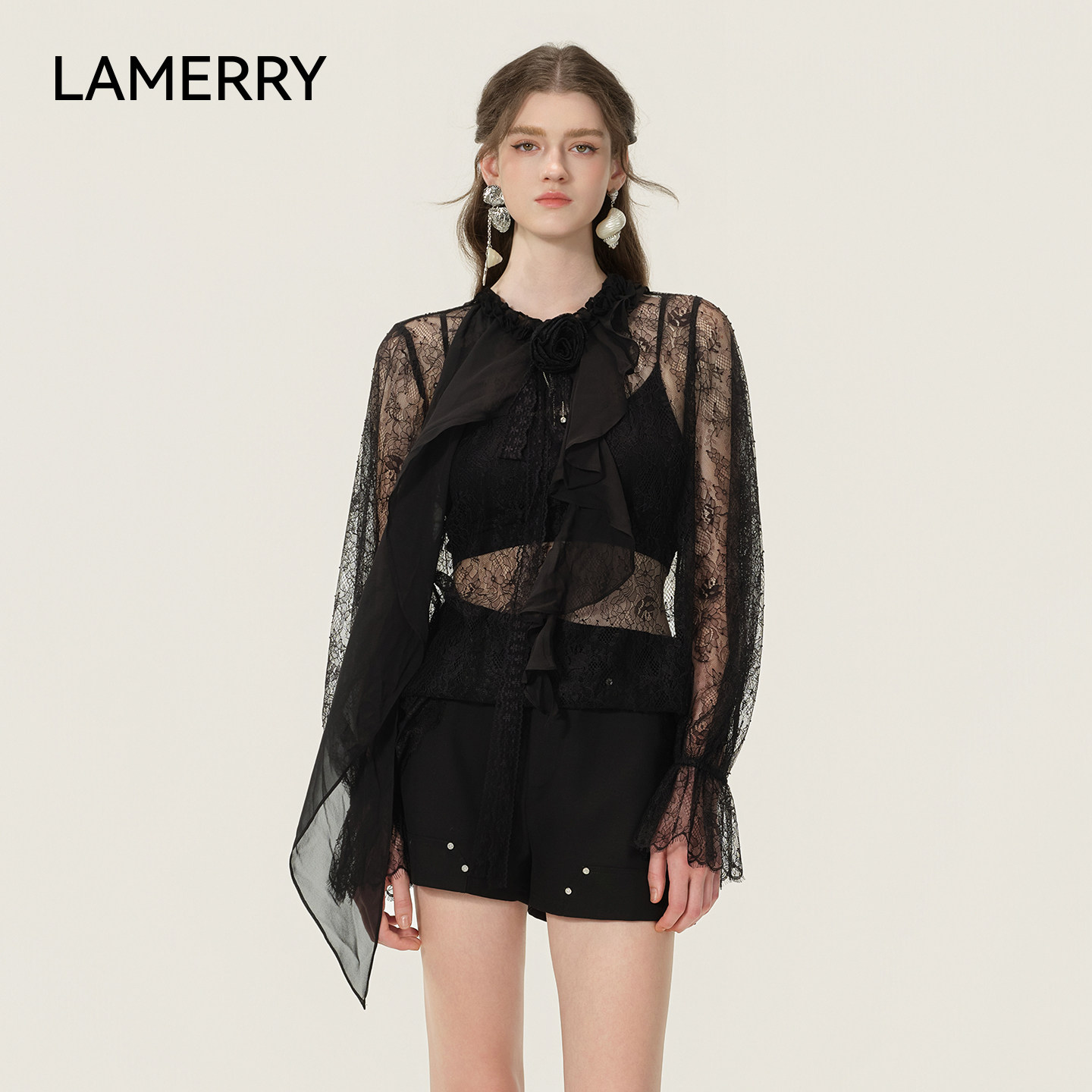 LAMERRY/朗美睿26夏黑色抹胸上衣蕾丝缎面拼接可拆卸花朵胸针甜酷