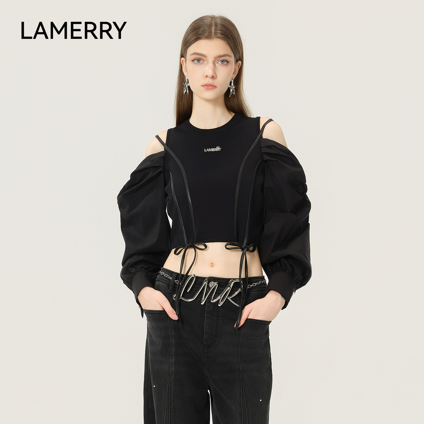 LAMERRY/朗美睿26春黑色针织衫露肩灯笼袖女拼接皮条艺术生风上衣