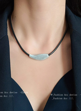 朋克小鱼弯曲拉丝皮绳项链简约甜酷风设计锁骨链嘻哈辣妹百搭项饰