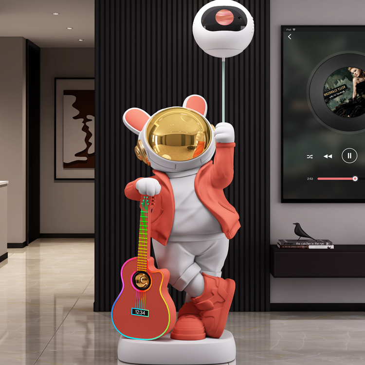 客厅电视柜旁宇航员乔迁新居礼物