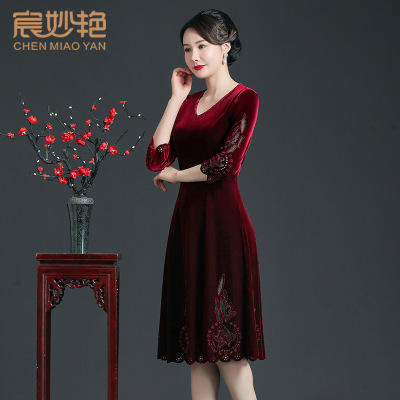 2025秋冬新款优雅金丝绒连衣裙婚宴妈妈礼服贵夫人高端洋气上衣