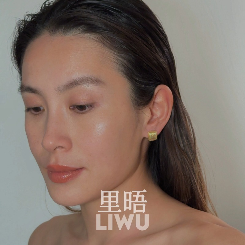 S925纯银拉丝金色方形耳钉